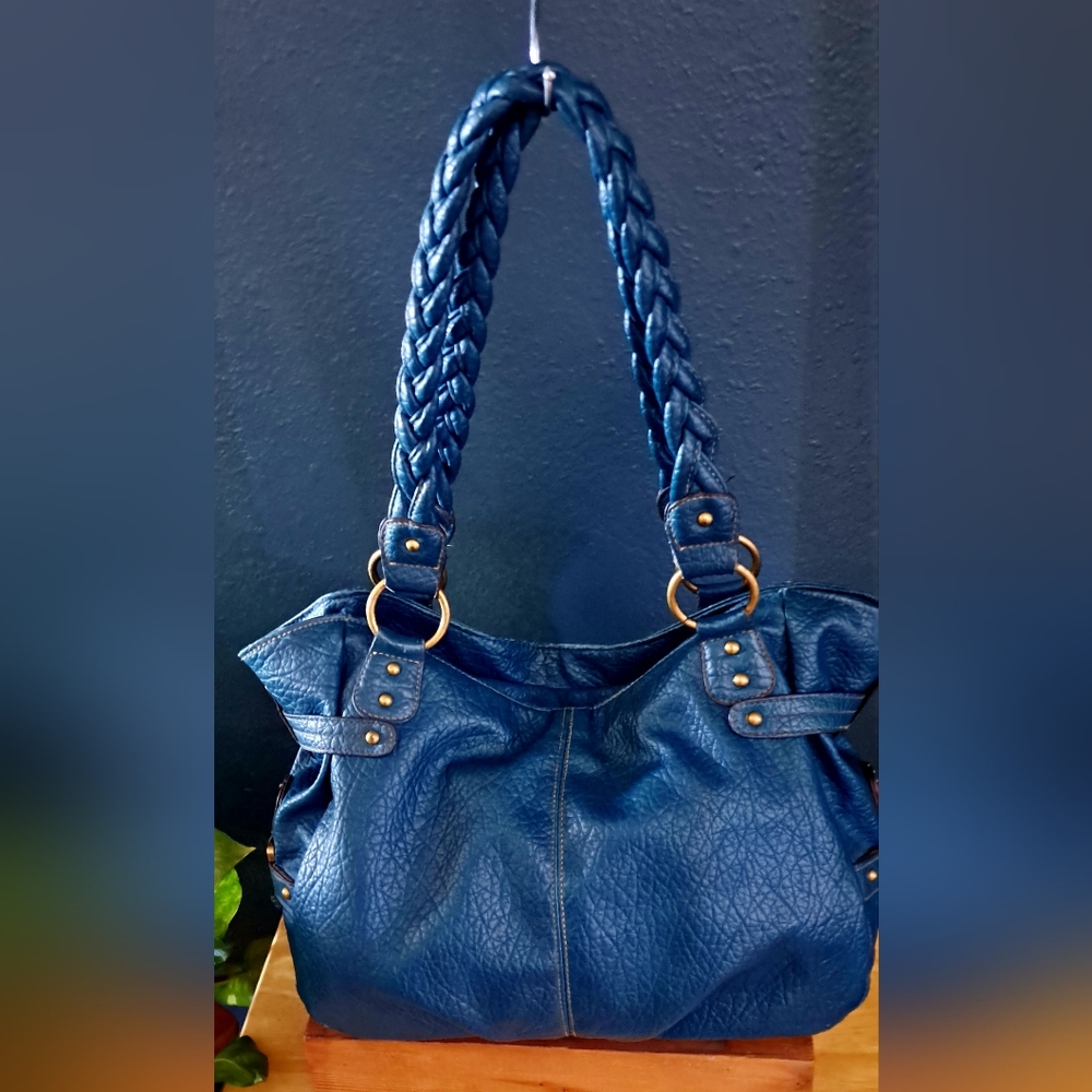 Braided handle shoulder bag 💕